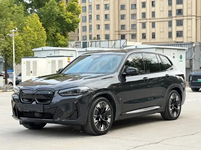 Фотография автомобиля — BMW iX3