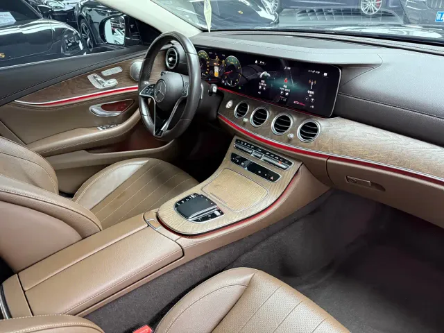 Mercedes-Benz E-Class — Фото автомобиля 18