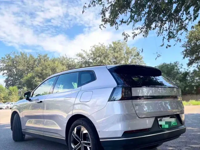 Volvo XC70 Plug-in Hybrid — Фото автомобиля 2