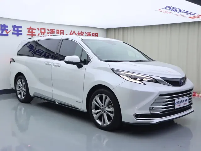 Toyota Sienna — Фото автомобиля 2