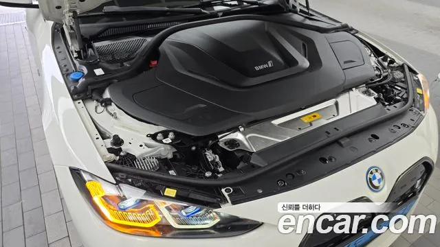 BMW i4 — Фото автомобиля 6