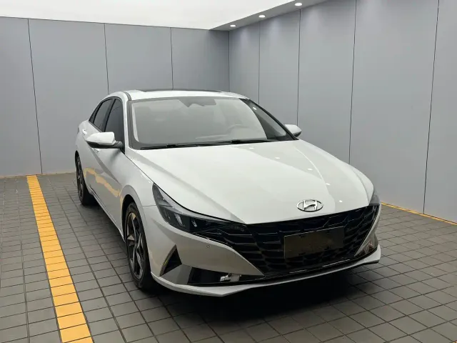 Hyundai Elantra — Фото автомобиля 3