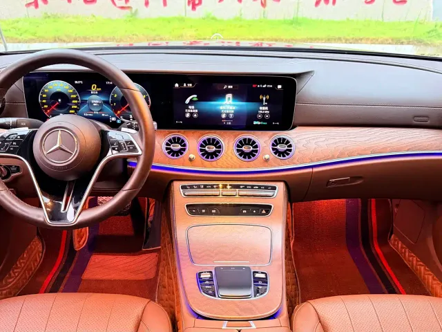 Mercedes-Benz E-Class — Фото автомобиля 6