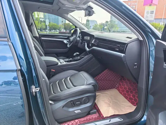 Volkswagen Touareg — Фото автомобиля 10