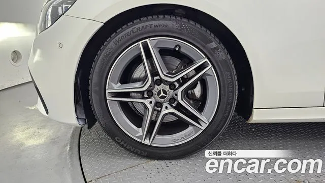 Mercedes-Benz E-Class — Фото автомобиля 5