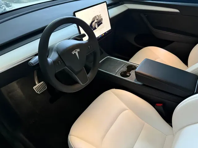 Tesla Model Y — Фото автомобиля 4