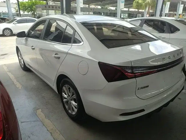 Roewe i5 — Фото автомобиля 4