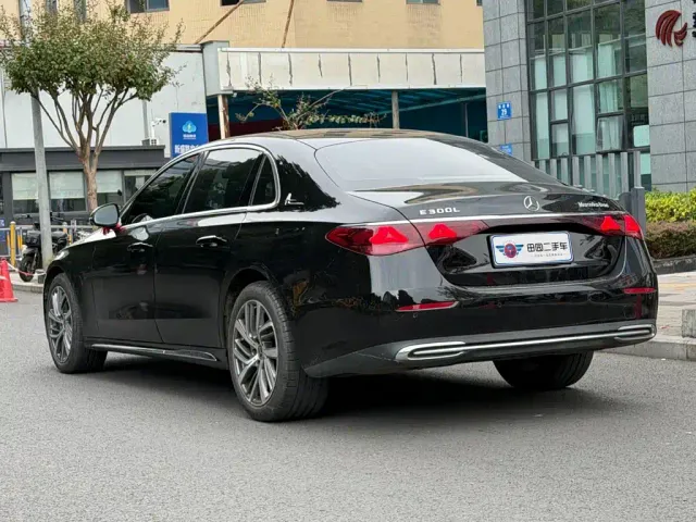 Mercedes-Benz E-Class — Фото автомобиля 4