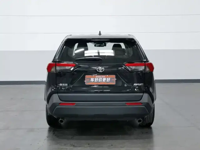 Toyota RAV4 — Фото автомобиля 4