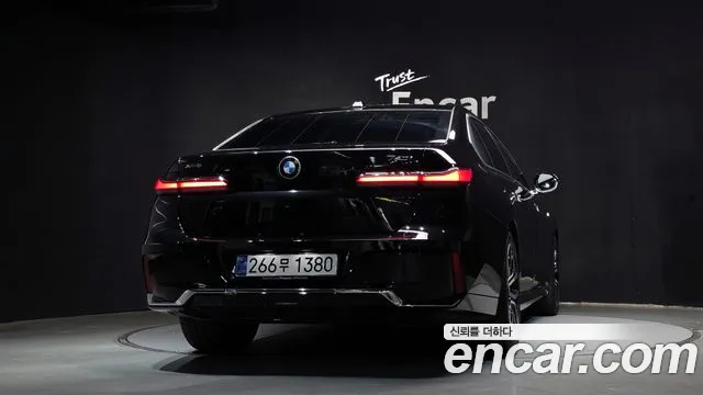 BMW 7-Series 7 серия (G70) 740i xDrive M Sport — Фото автомобиля 4