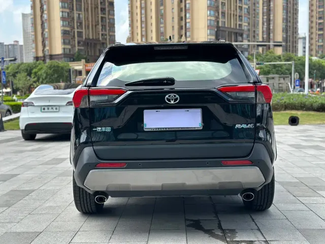 Toyota RAV4 — Фото автомобиля 6