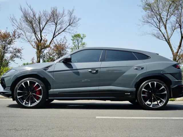 Lamborghini Urus — Фото автомобиля 3