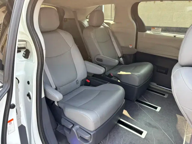 Toyota Granvia — Фото автомобиля 14