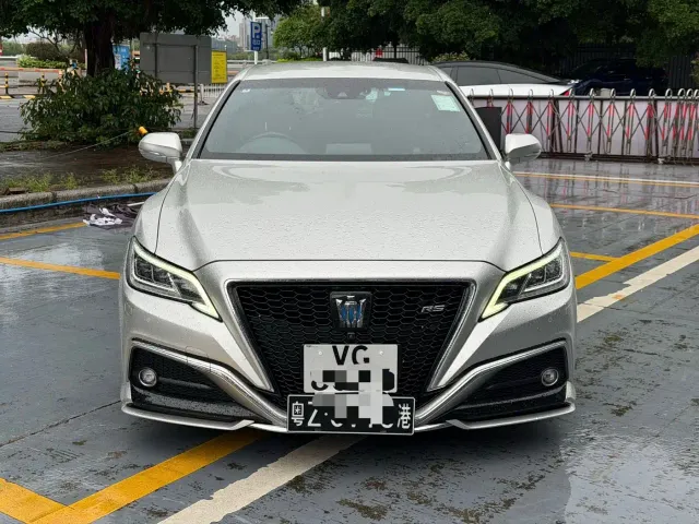 Toyota Crown — Фото автомобиля 3