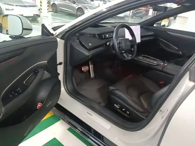 Xiaomi SU7 — Фото автомобиля 15