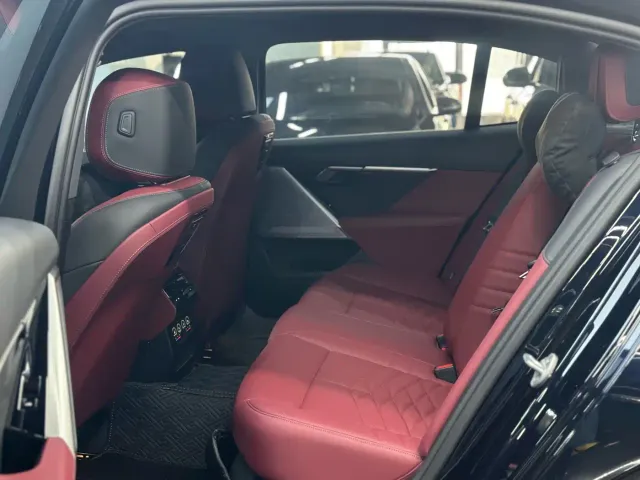 BMW 5 Series — Фото автомобиля 8
