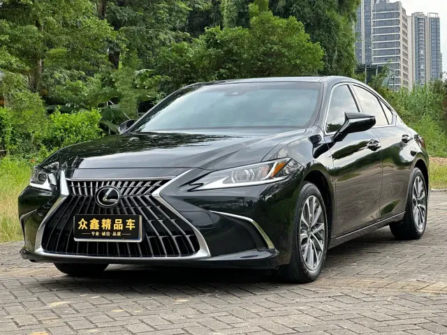 Фотография автомобиля — Lexus ES