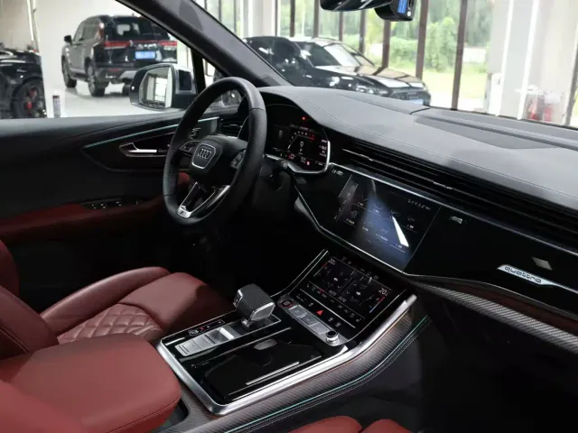 Audi SQ7 — Фото автомобиля 14