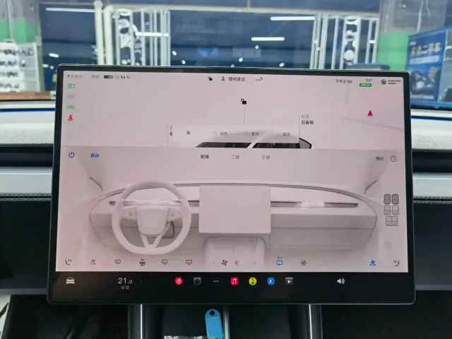 Tesla Model Y L — Фото автомобиля 12