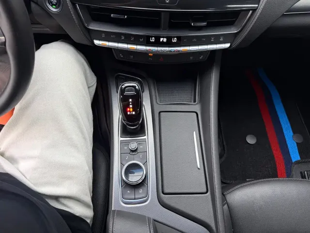 Cadillac CT5 — Фото автомобиля 9