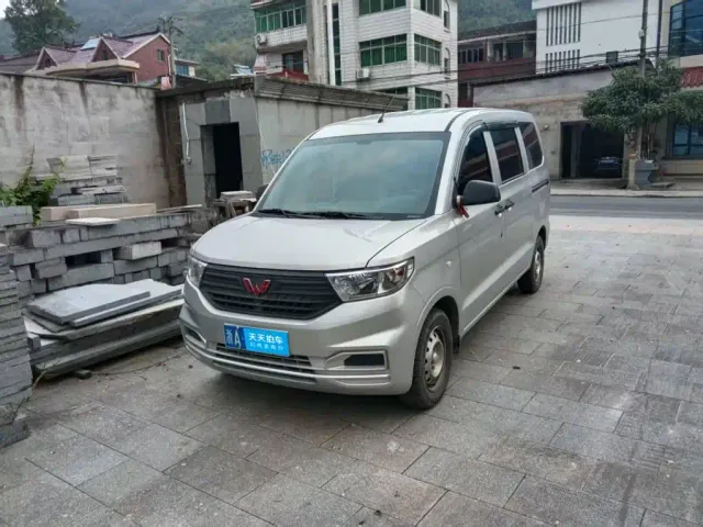 Фотография автомобиля — Wuling Hongguang V