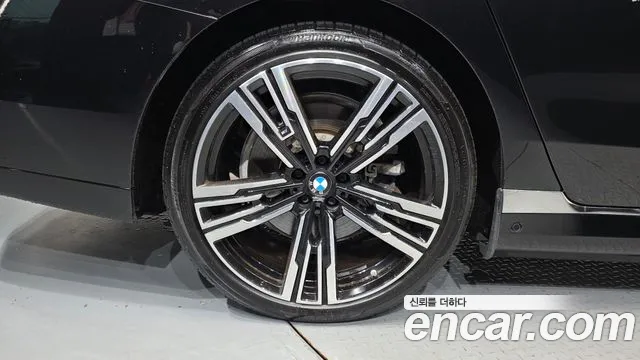 BMW i7 — Фото автомобиля 19