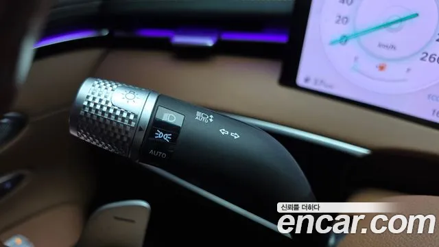 Genesis GV70 — Фото автомобиля 30