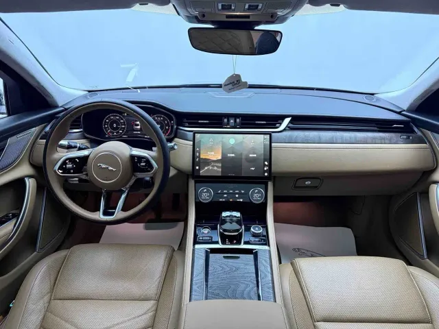 Jaguar XFL — Фото автомобиля 10