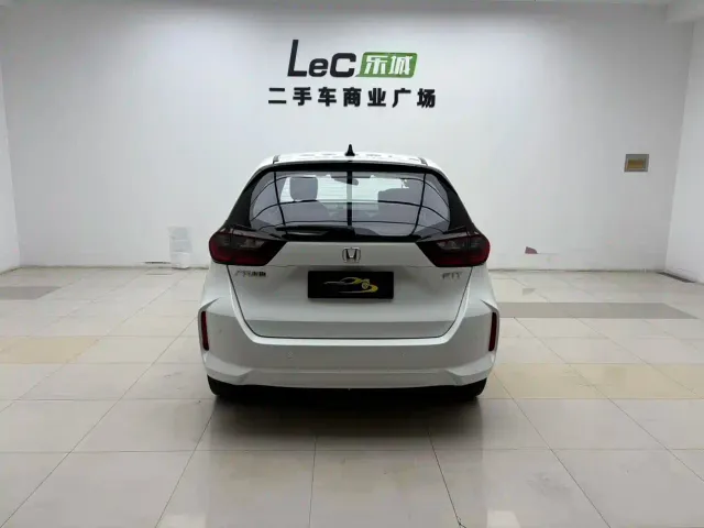 Honda Fit — Фото автомобиля 12