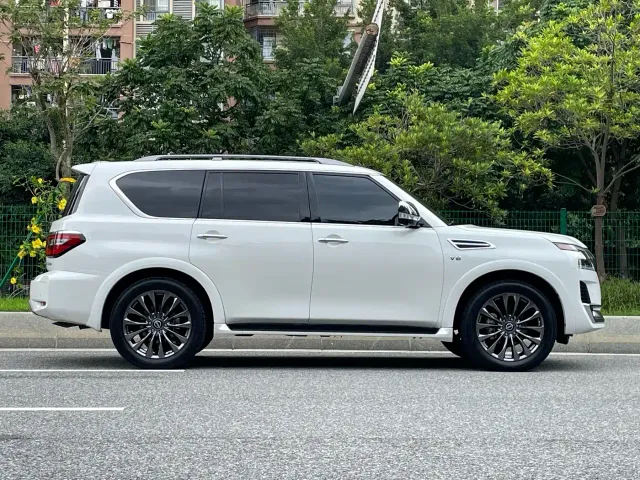 Nissan Patrol — Фото автомобиля 4