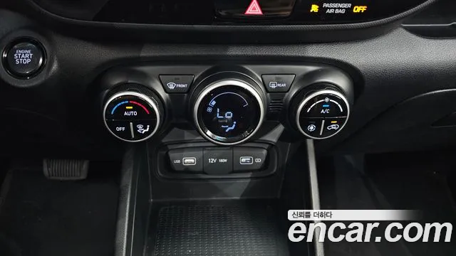 Hyundai Venue — Фото автомобиля 25