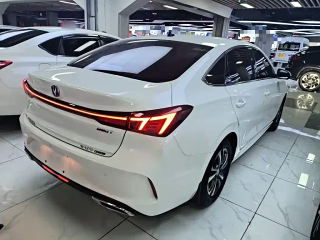 Changan Eado — Фото автомобиля 6