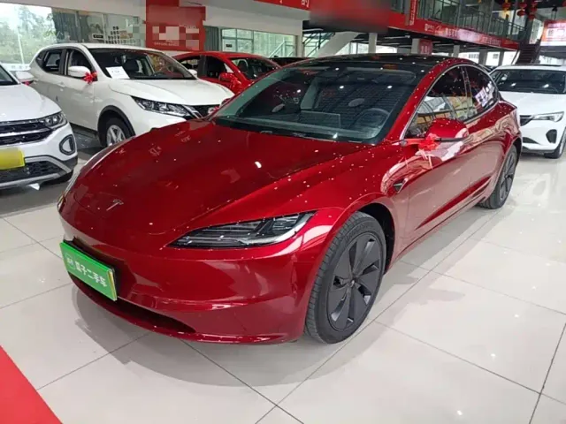 Фотография автомобиля — Tesla Model 3