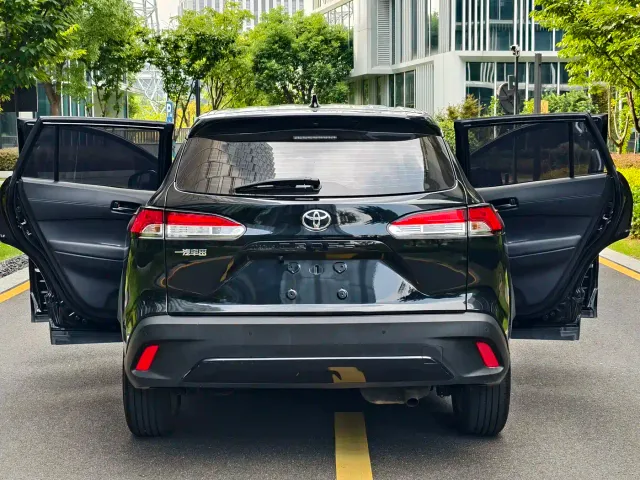 Toyota Corolla Cross — Фото автомобиля 3