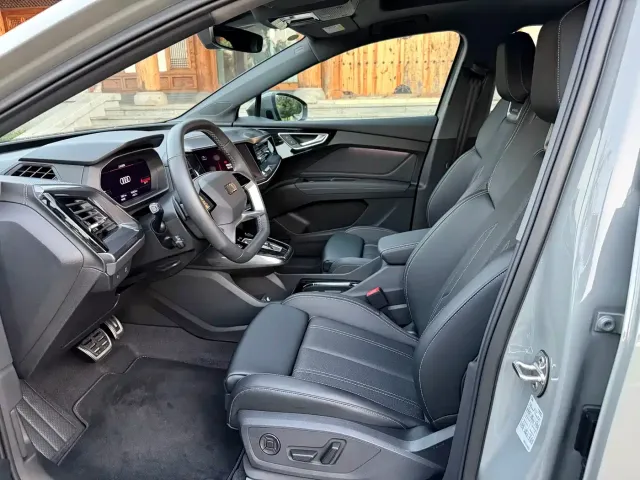Audi Q4 e-tron — Фото автомобиля 8