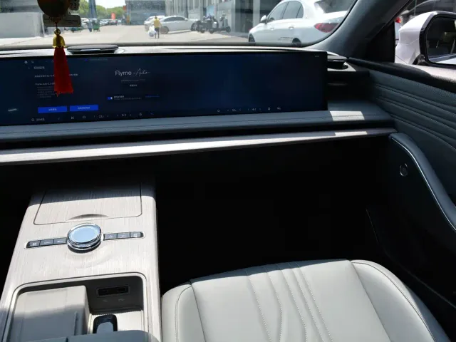 Geely Galaxy E8 — Фото автомобиля 11