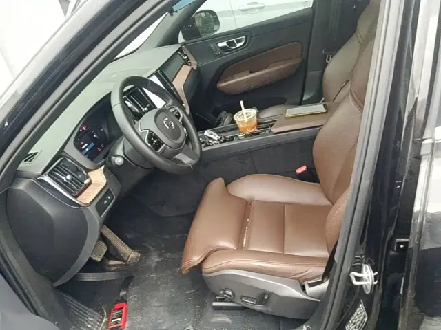 Volvo XC60 — Фото автомобиля 14