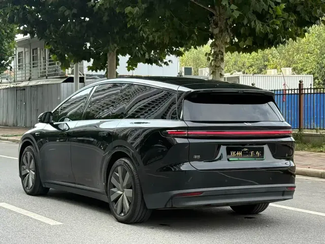 Li Auto i8 — Фото автомобиля 20