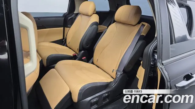Kia Canival — Фото автомобиля 11