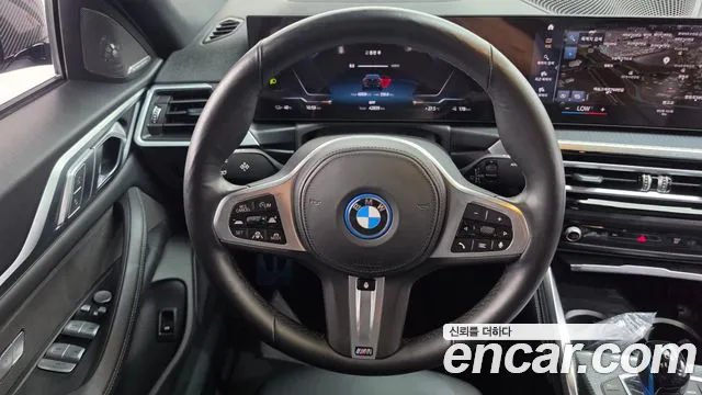 BMW i4 — Фото автомобиля 12