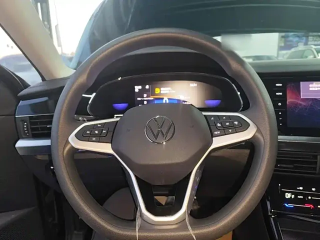 Volkswagen Passat — Фото автомобиля 10