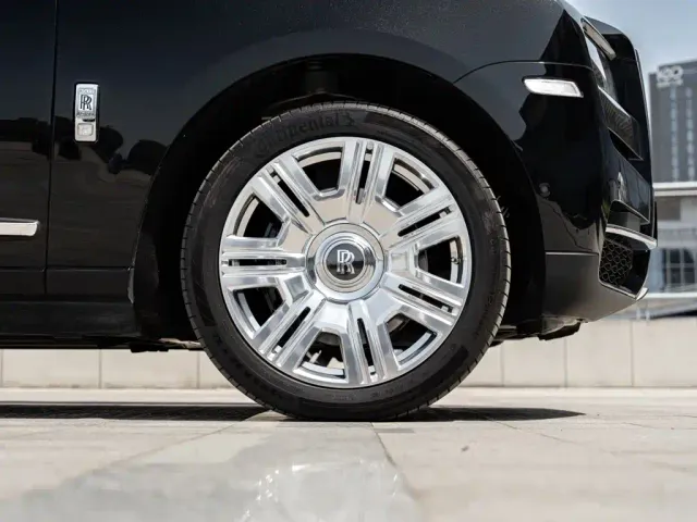 Rolls-Royce Cullinan — Фото автомобиля 3