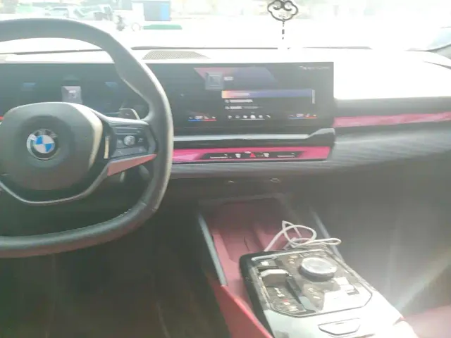 BMW 5 Series — Фото автомобиля 12