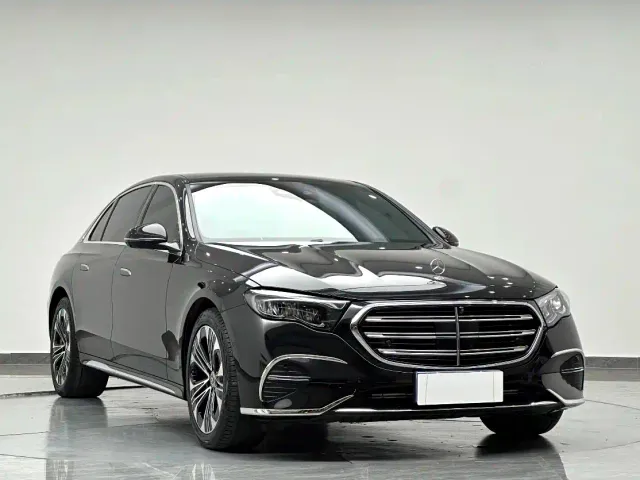 Mercedes-Benz E-Class — Фото автомобиля 4
