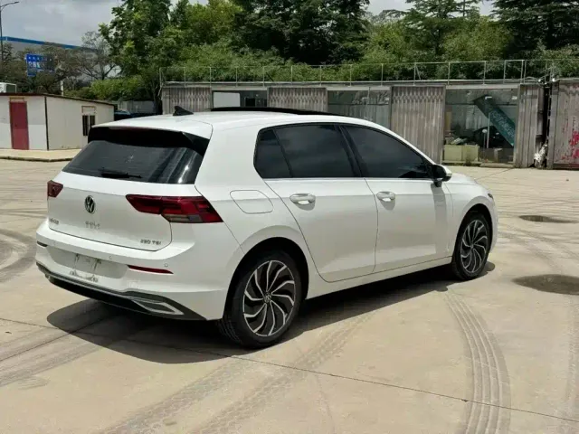 Volkswagen Golf — Фото автомобиля 9