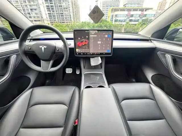 Tesla Model Y — Фото автомобиля 4