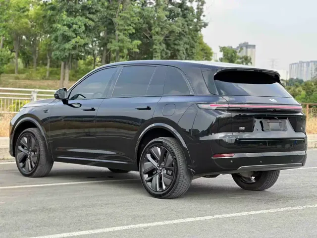 Li Auto L7 — Фото автомобиля 9
