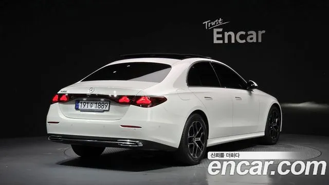 Mercedes-Benz E-Class — Фото автомобиля 2