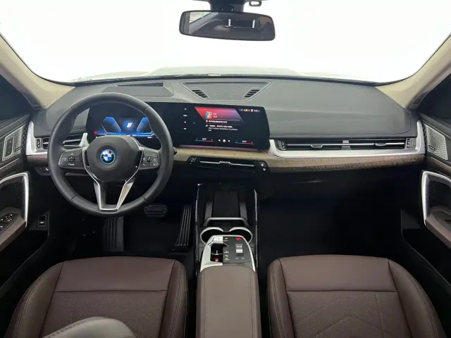 BMW iX1 — Фото автомобиля 5