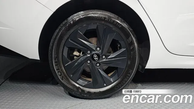 Hyundai Avante — Фото автомобиля 5